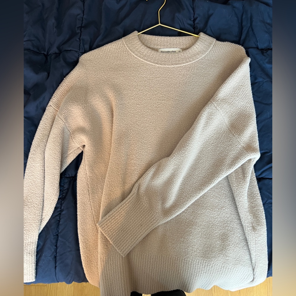 ABERCROMBIE Sweater - like new, basically never worn